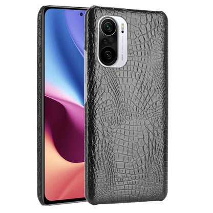 Shockproof smartphone case with black crocodile-texture finish and camera cutout