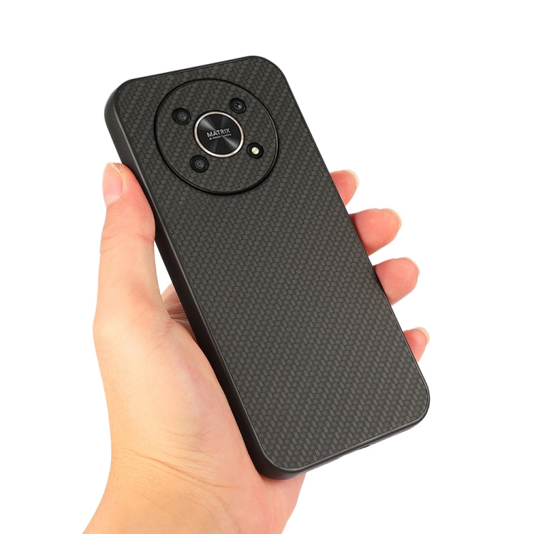 Black carbon fiber texture shockproof phone case in hand, Honor X30/X40 GT