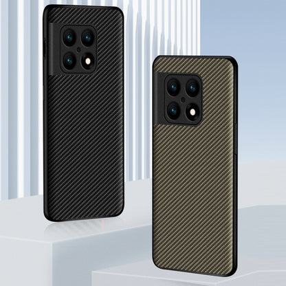 Carbon-fiber texture phone case pair, black with raised camera module