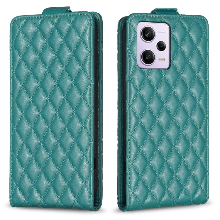 Diamond lattice vertical flip leather phone case in green, with camera cutout