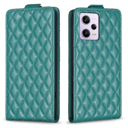 Diamond lattice vertical flip leather phone case in green, with camera cutout