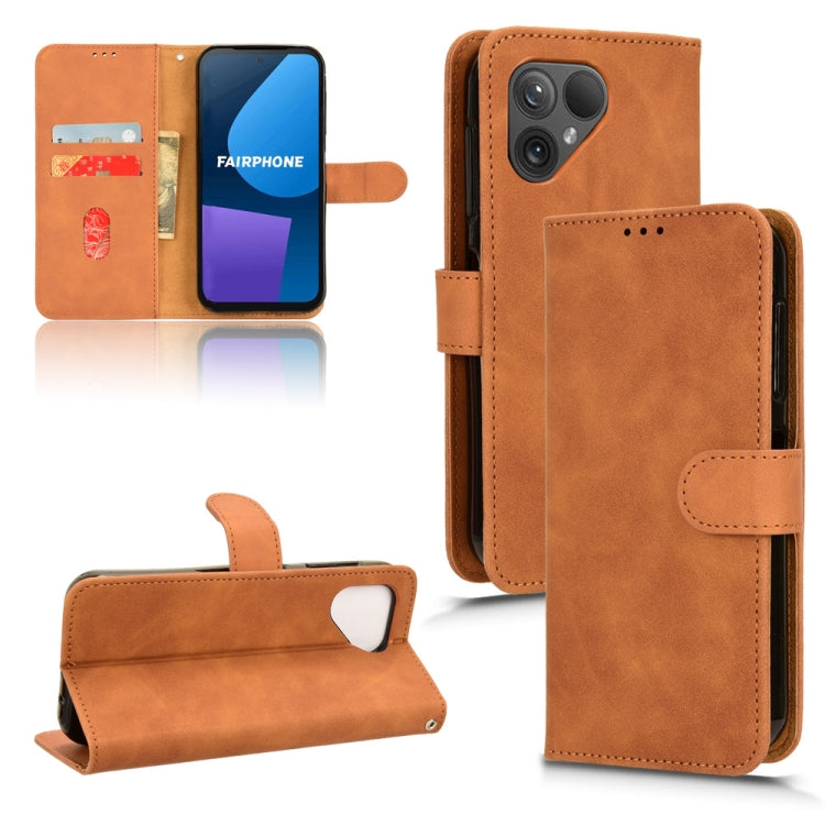 Magnetic flip leather phone case in brown, with card slots and magnetic closure