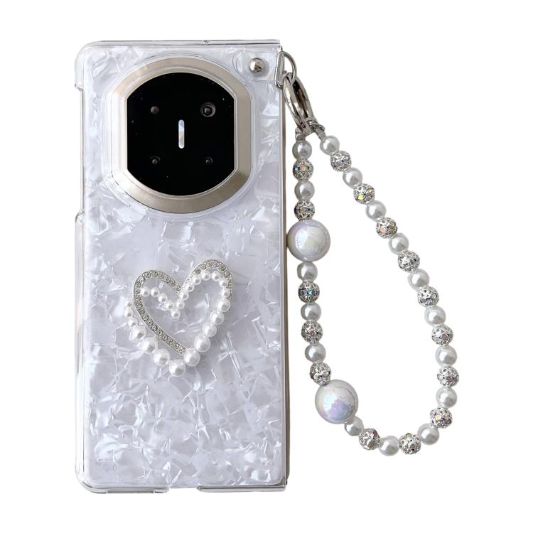 White shell-pattern phone case with rhinestone heart and pearl beaded love bracelet