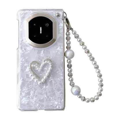 White shell-pattern phone case with rhinestone heart and pearl beaded love bracelet