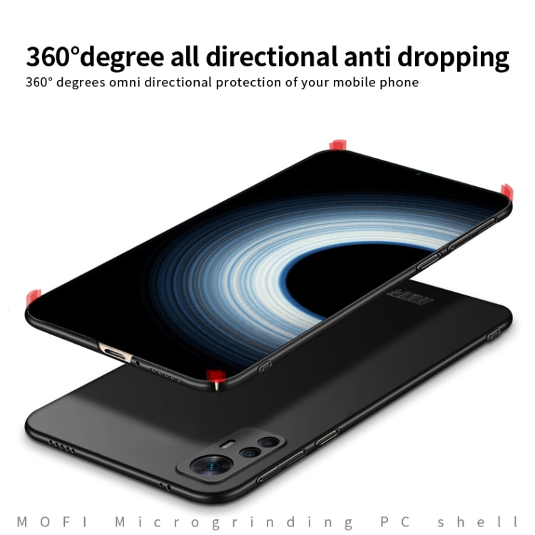 Black ultra-thin hard phone case with raised edges and red corner bumpers