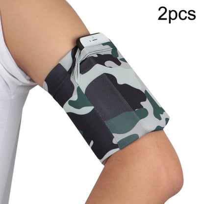 Camouflage elastic phone armband pouch with phone opening, worn on an arm